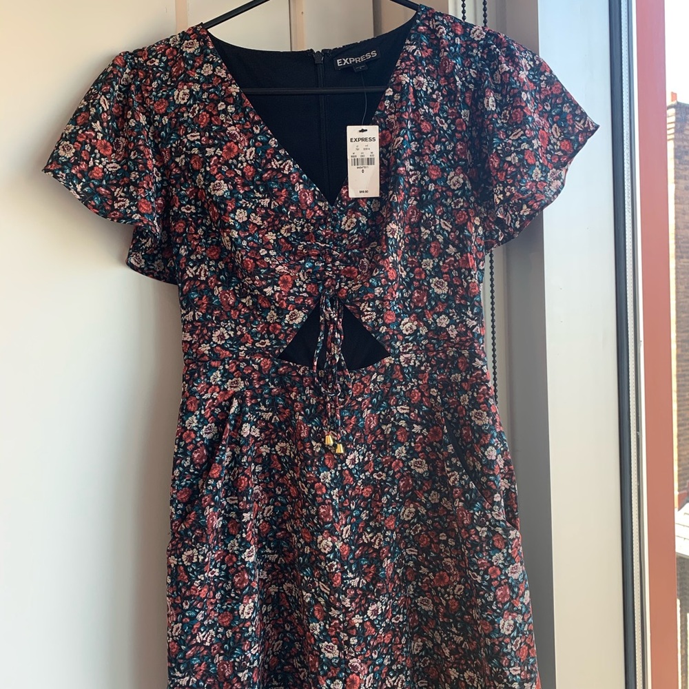 Express romper in black and floral!